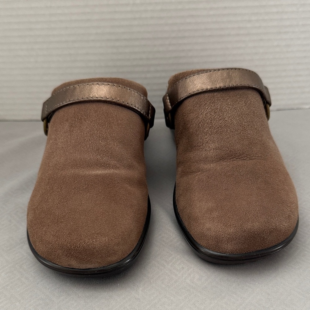 Vionic Womens Sz 6 Orthaheel Mules Clogs Brown Suede Slip-On Shoes Strap Accent